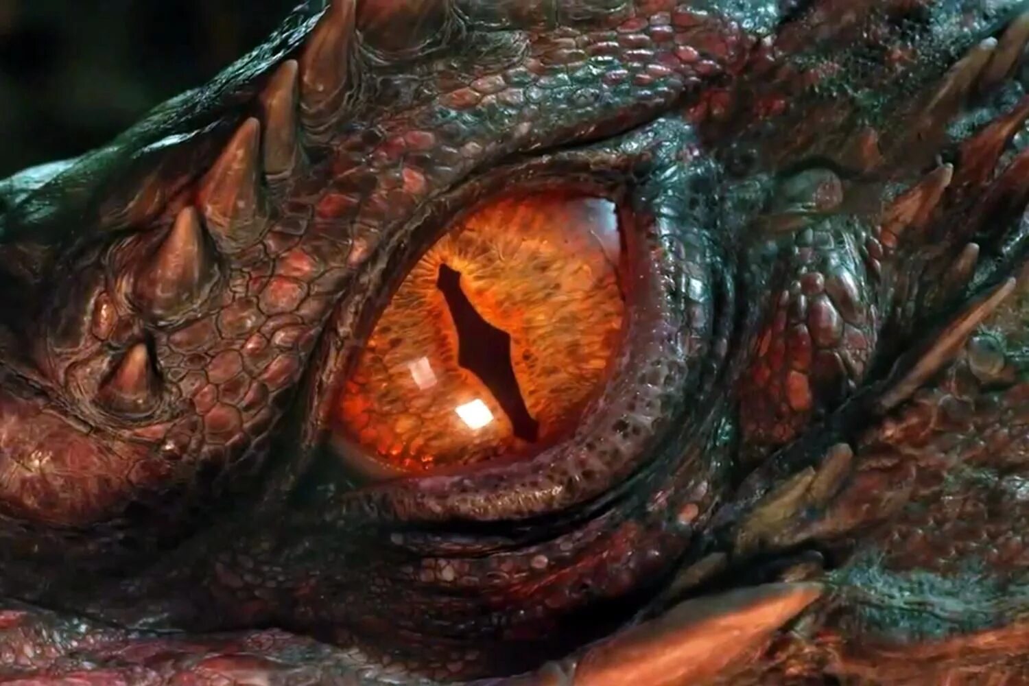 Dragon eye перевод. Смауг дракон. Дракон Смауг из Хоббита. Глаз дракона Смауг. Хоббит Пустошь Смауга дракон.