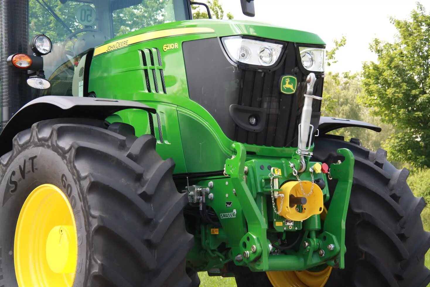 Джон навески. Передний ВОМ на John Deere 6920. John Deere передний ВОМ. Передний ВОМ на тракторе Джон Дир. Передняя навеска John Deere.