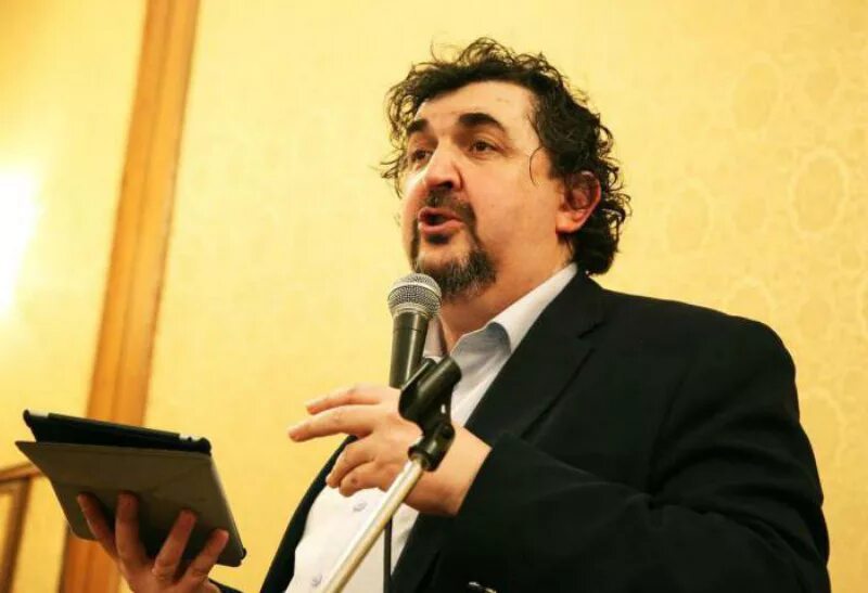 Актер золотовицкий чец отчим. Золотовицкий биография. Ректор золотовицкий. Золотовицкий биография. Ректор мхат золотовицкий.