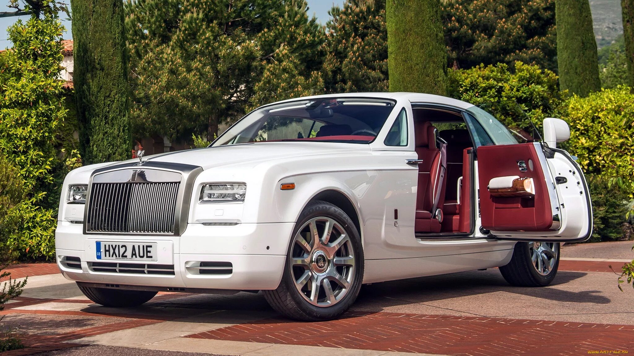 Автомобиль rolls royce. Роллс Ройс Фантом. Машина Rolls Royce Phantom. Rolls Royce Phantom Coupe. Royals Rolls Phantom.