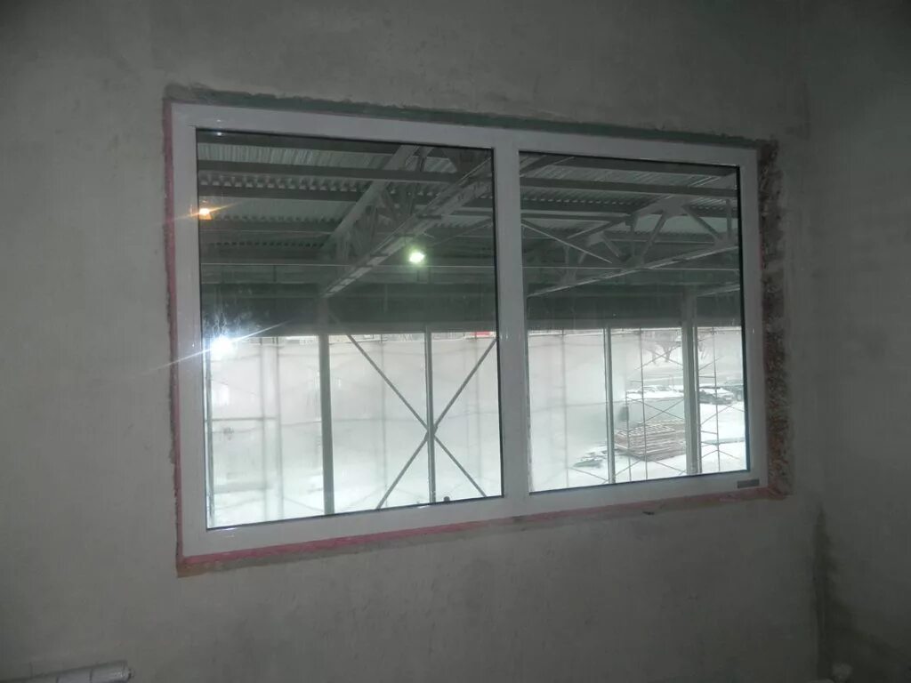 Пожарные окна в здании. Противопожарные окна. глухое противопожарное окно. противопожарные стеклопакеты. противопожарные окна ei.