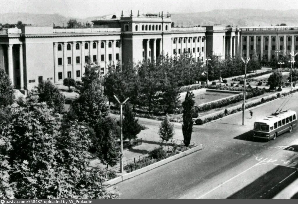 Старый таджикский. Здание ЦК Компартии Таджикистана. Душанбе 1970. Сталинабад Душанбе. Таджикистан город Душанбе ЦК.