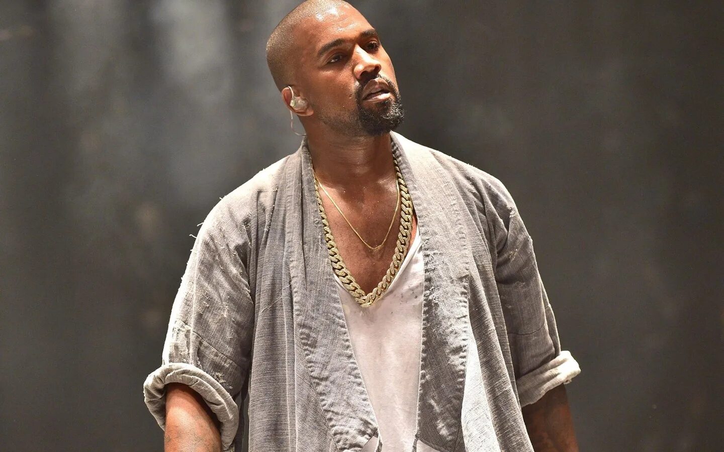 Kanye west running. Канье уэст музыкант. kanye west 2006. kanye west 90s. канье вест молодой.