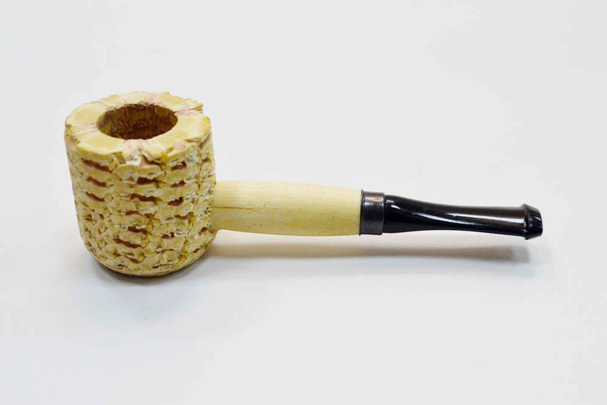 Кукурузная трубка. Кукурузная трубка. Трубка missouri meerschaum. Курительная трубка кукуруза. Кукурузная трубка.
