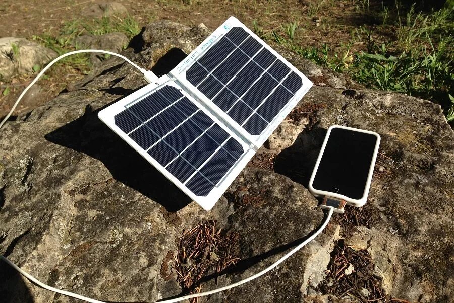 Солнечные батареи. Солнечная панель для телефона. Солнечная панель для зарядки телефона. Портативная Солнечная батарея.