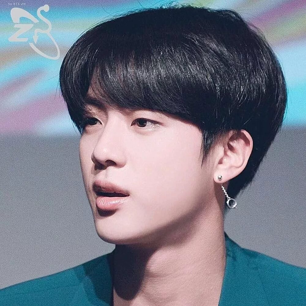 Bts jin с микрофон. Джон джина. Джин бтс. Джинн из аладдина 2019. Джин бтс.