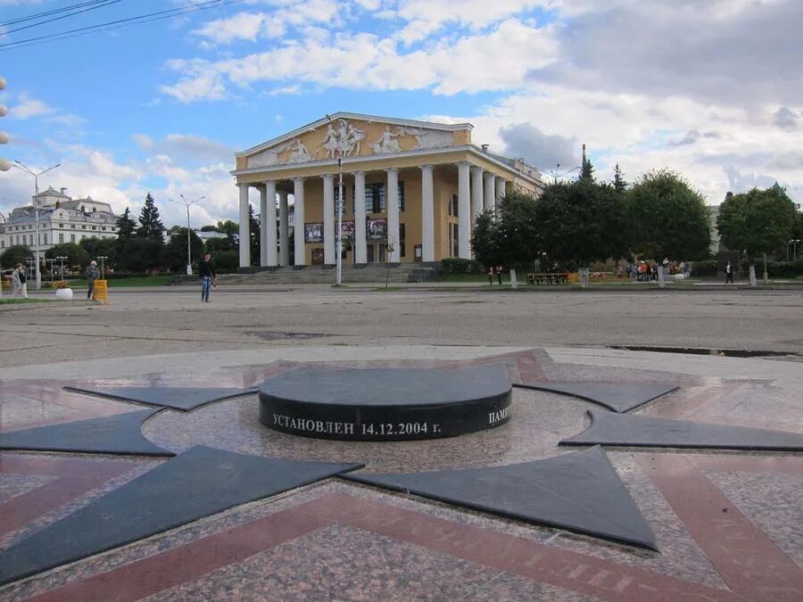Площадь чебоксар. Красная площадь чебоксары. театральная площадь чебоксары. чебоксары центральная площадь. нулевой километр чебоксары.