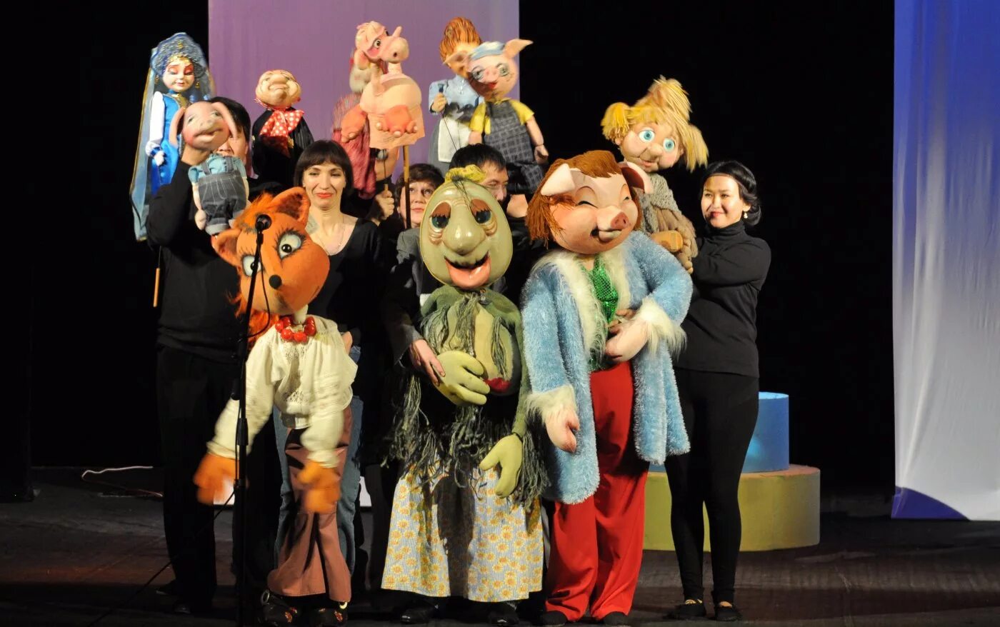 театр верховых кукол перчаточных. куклы-марионетки в театре образцова. артист театра кукол. кукольный артист. кукольный спектакль.