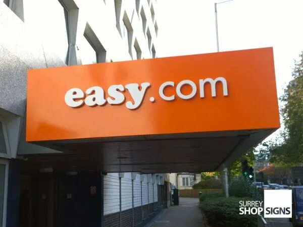 Easy close. Shop sign. Lichi вывеска. Signs for shop. USA Sport shop название вывеска.