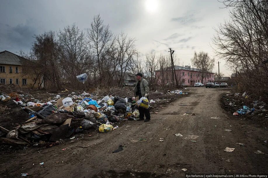 Самые худшие города россии. Омск грязные улицы. Омск грязный город.