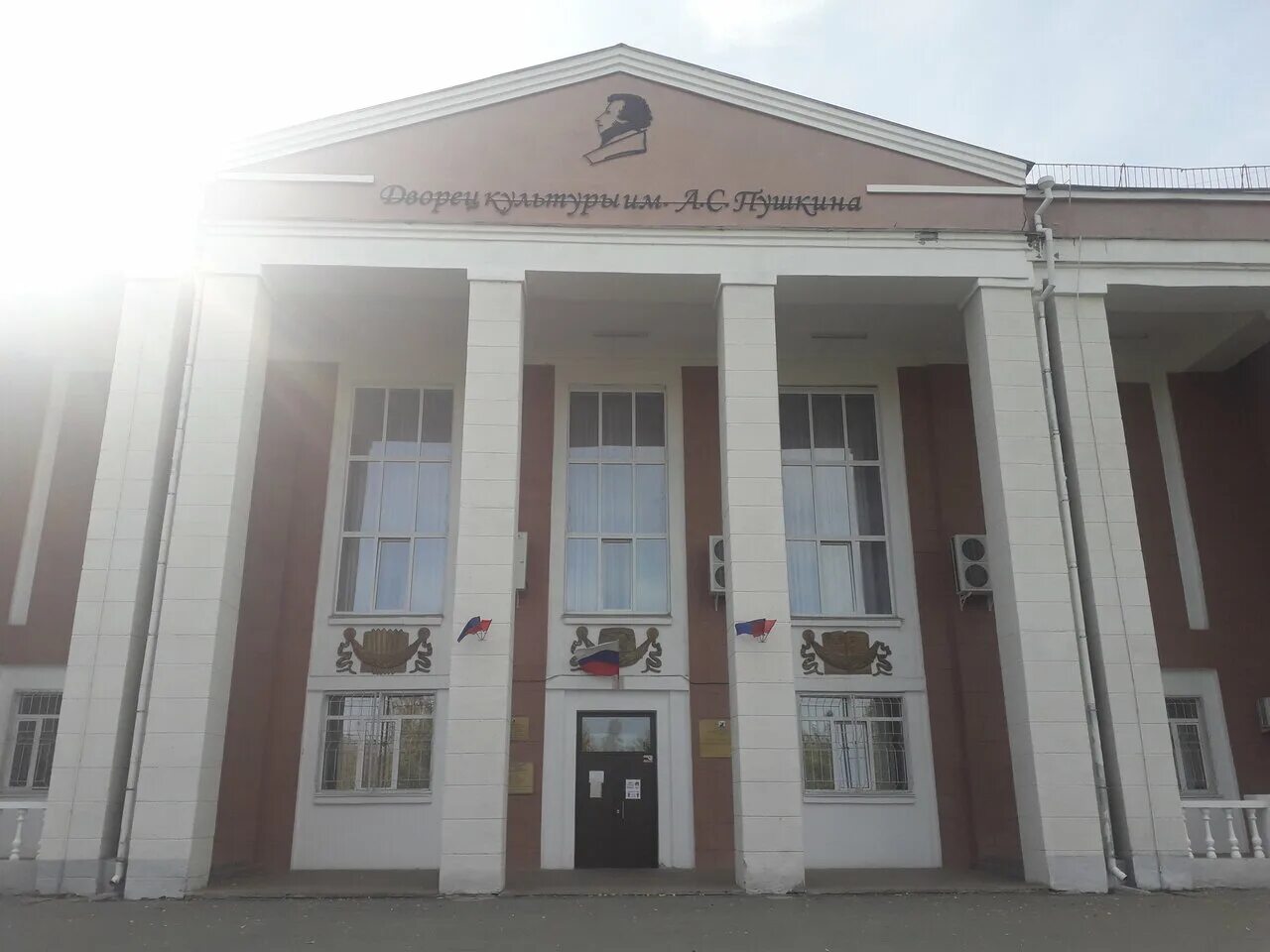Дворец культуры им пушкина. Дк пушкина пермь орджоникидзевский. Дворец культуры им пушкина. Дворец культуры им пушкина. Дворец культуры им пушкина.