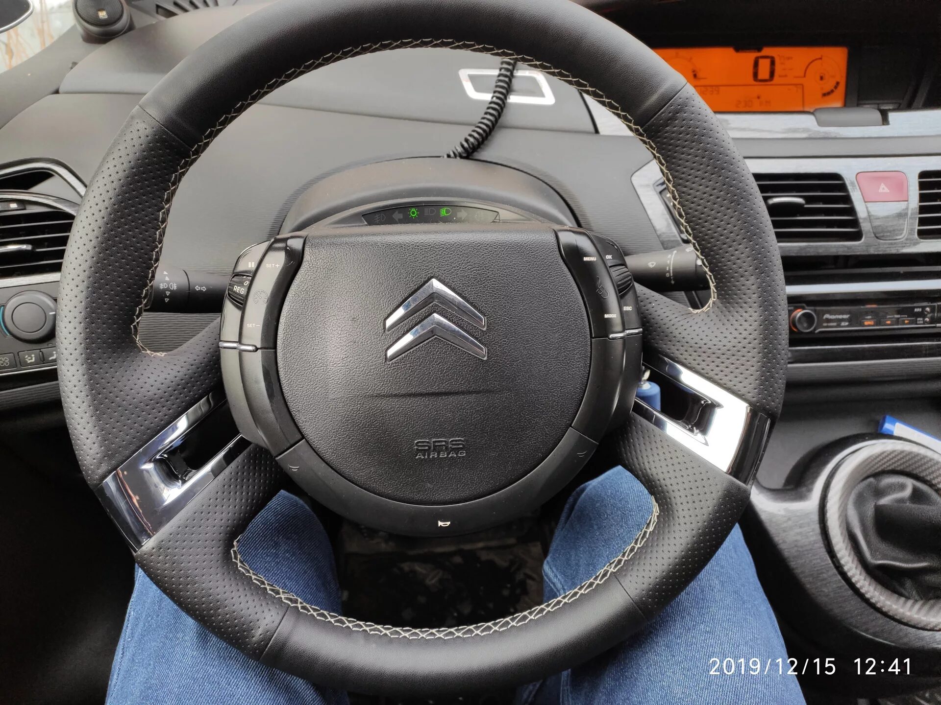 Ситроен пикассо руль. Спортивный руль пежо. Ситроен пикассо руль. Peugeot 307 руль. Ситроен гранд пикассо руль.