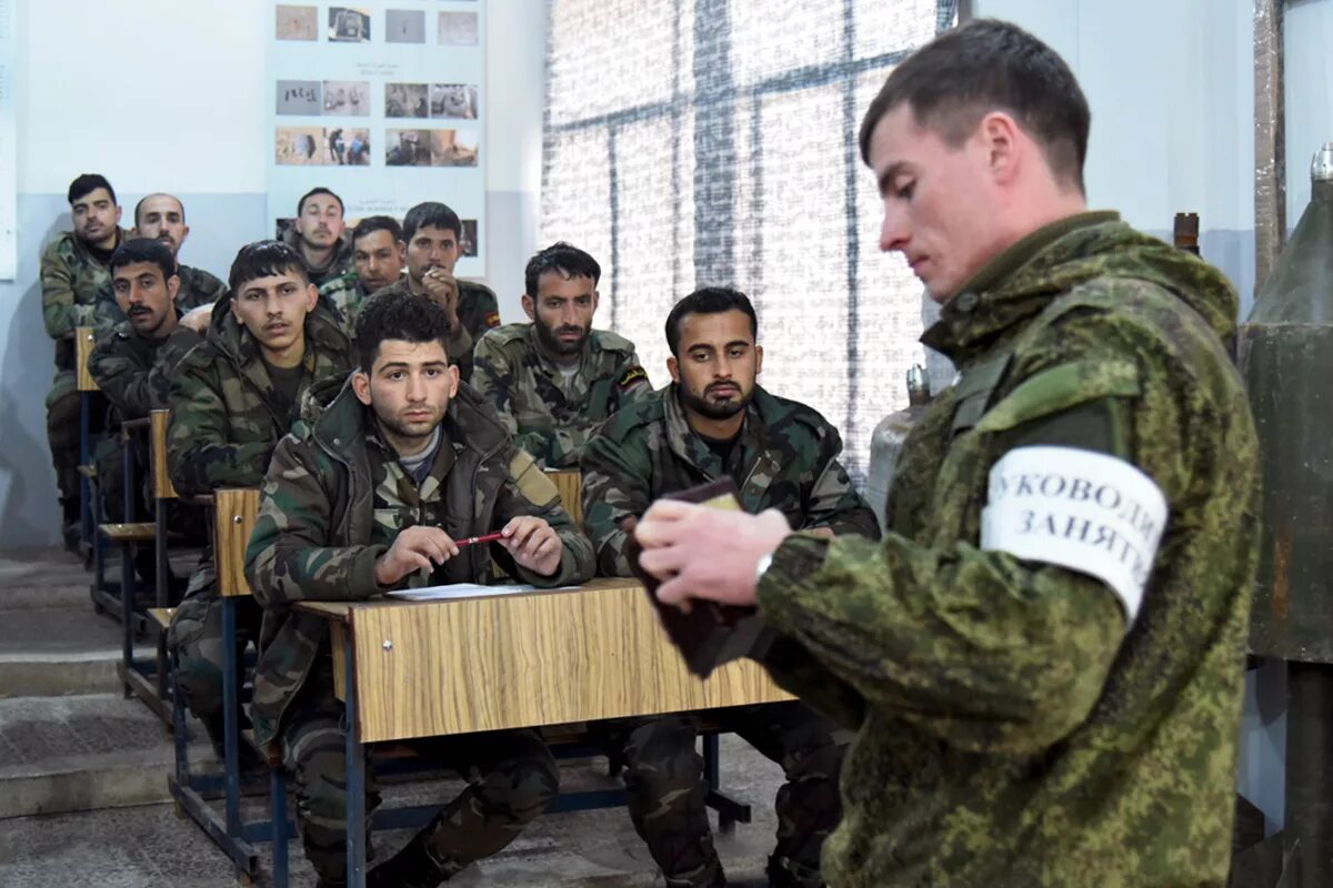 Сирия сколько военных. Российские военные в Сирии. Сирийские солдаты. Российские военные советники. Сирийцы военные.