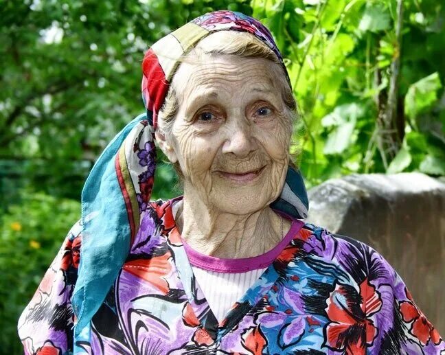 Пожилая татарка. Старая бабушка. Фото бабушки. Бабушка с красивыми глазами. Бабуля с добрыми глазами.