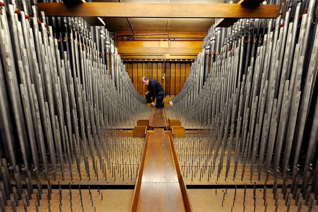 Большой орган. Орган концертного зала Бордуок. Самый большой орган в мире музыкальный инструмент. Самый большой орган инструмент в мире. Органы внутри.