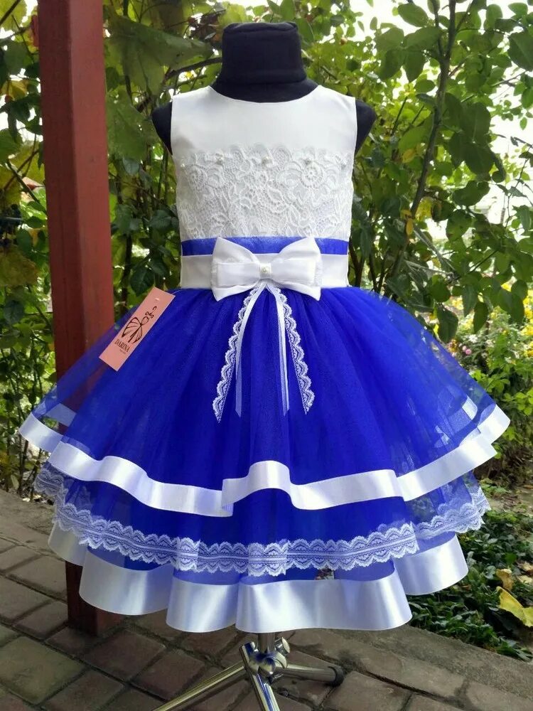 голубое нарядное платье для девочки. голубое платье для девочки. платье nota bene для девочки белое. бело голубое платье для девочки. голубые платья для детей.