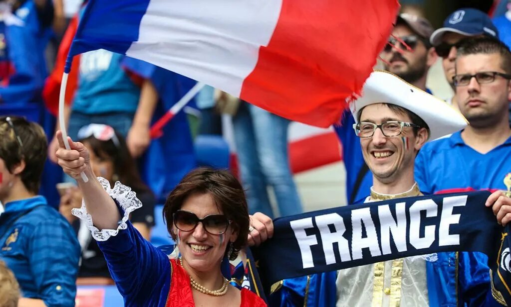 Французы народ. Франция люди. Француз с флагом. Французы нация.