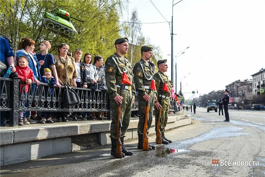 Военные праздники 2024 года. Парад в Нижнем Тагиле. Нижний Тагил 9 мая 2021 парад. Нижний Тагил праздничный парад. Парад 9 мая Нижний Тагил 2021 оркестр.