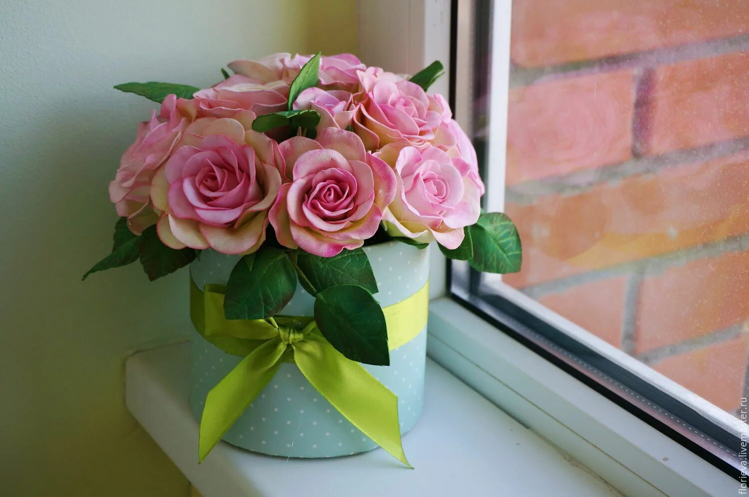 поделки из фоамирана. банк из фоамирана. букет из фоамирана в коробке. заколки из фоамирана. фоамиран поделки.