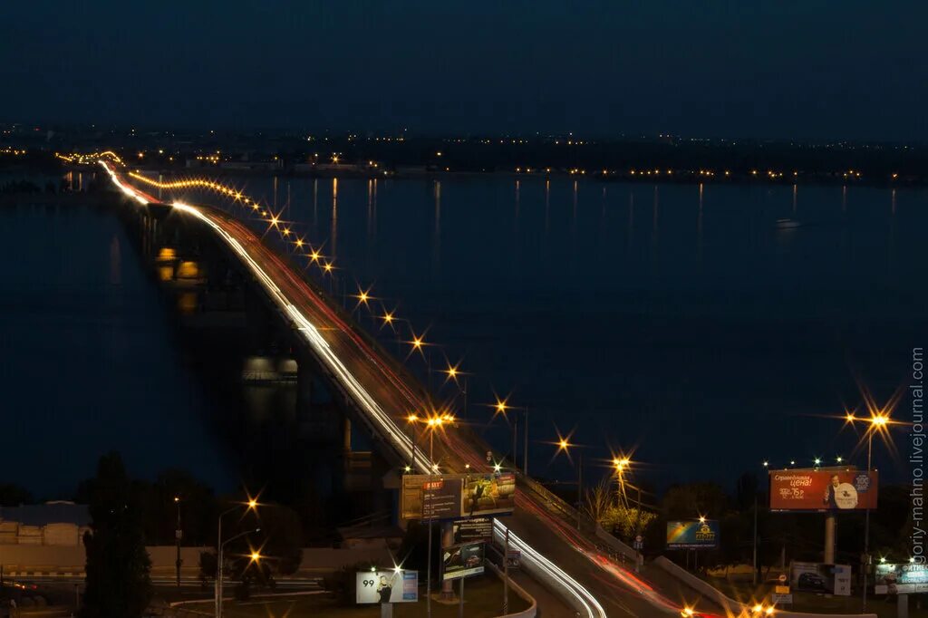 Какая время энгельс. Мост Саратов Энгельс ночью. Ночная набережная Энгельс. Новый мост Саратов Энгельс. Набережная Энгельс ночью.