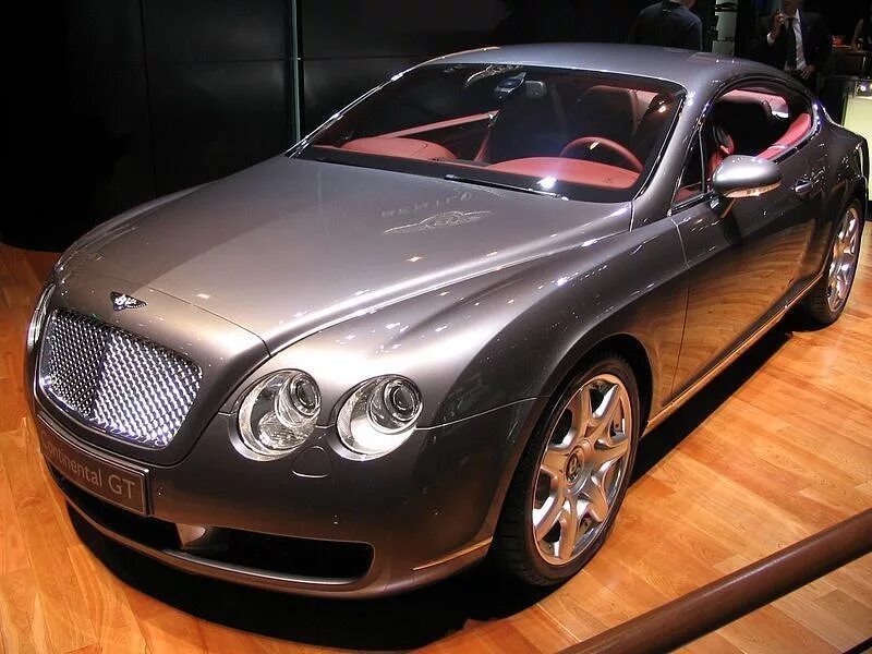 Мустанг 2005 салон. Автомобиль холла грузовая. Кадиллак 500. Машина холл. Холла автомобиль.