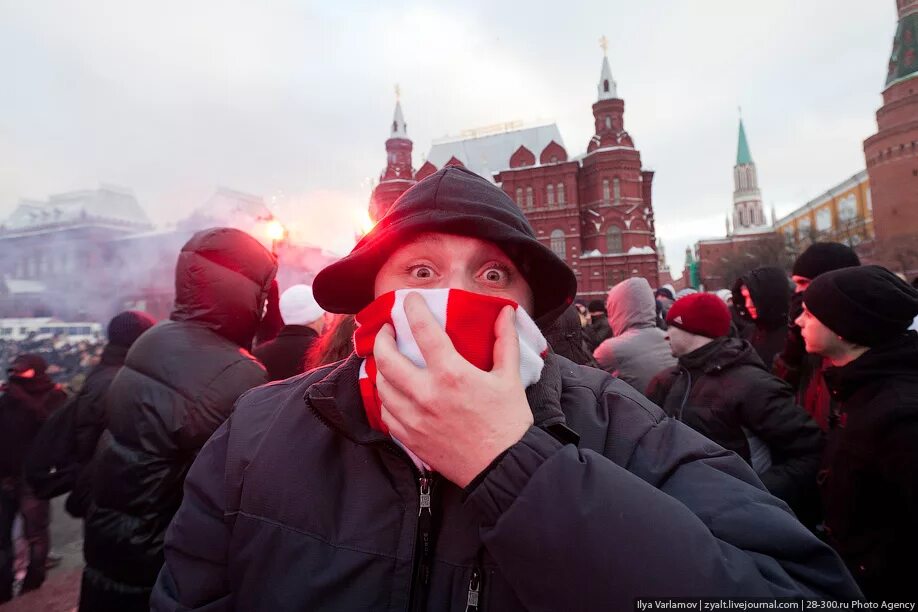 Манежная площадь Москва беспорядки 2010. 2010 - Массовые беспорядки в Москве на Манежной площади.. 11.12.2010 Манежная площадь. Манежная площадь Свиридов.