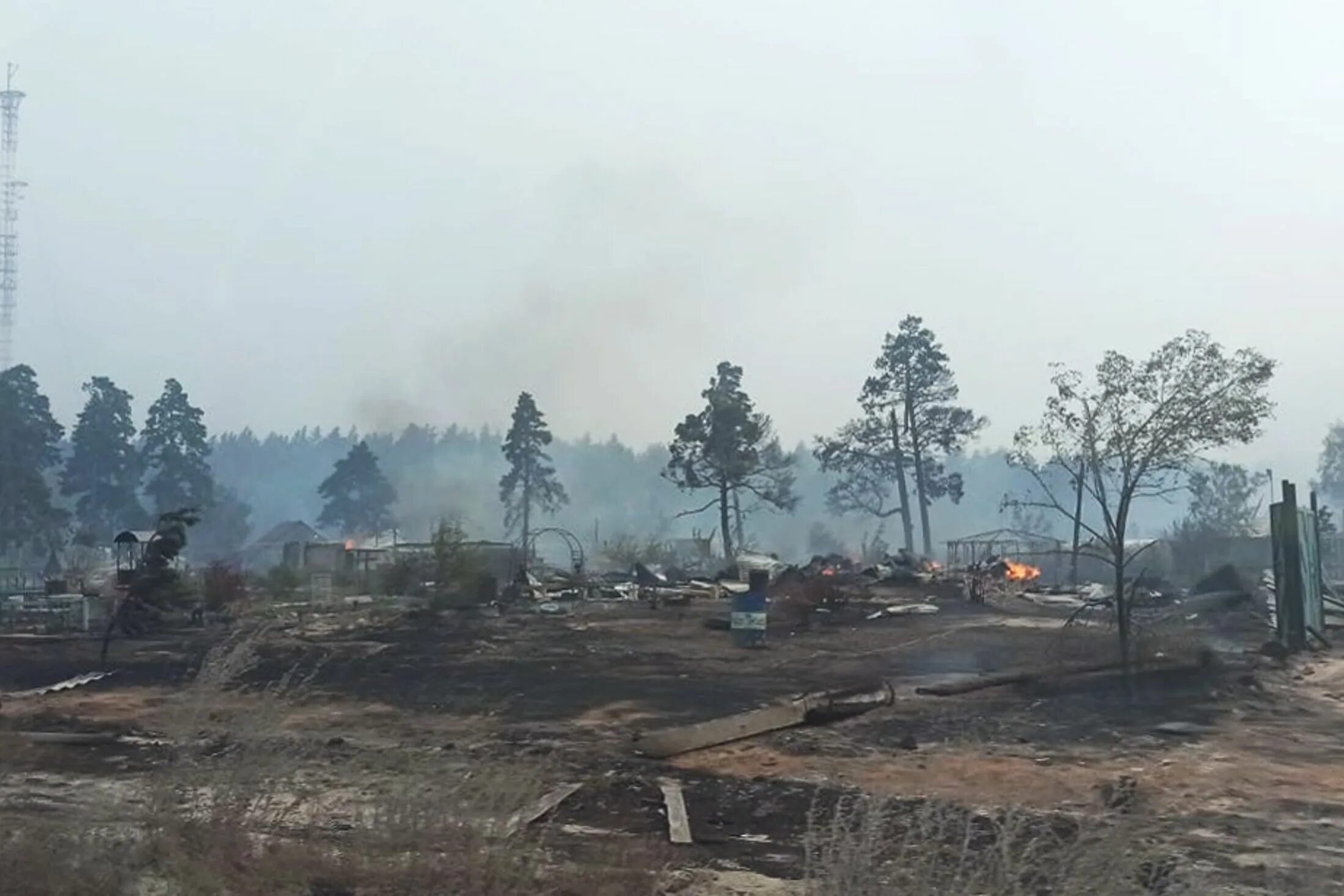 В челябинске сгорел. Пожар в Джабыке Челябинской области 2021. Поселок Джабык Челябинская область. Джабык Челябинская область пожар. Пожары в Челябинской области 2021.