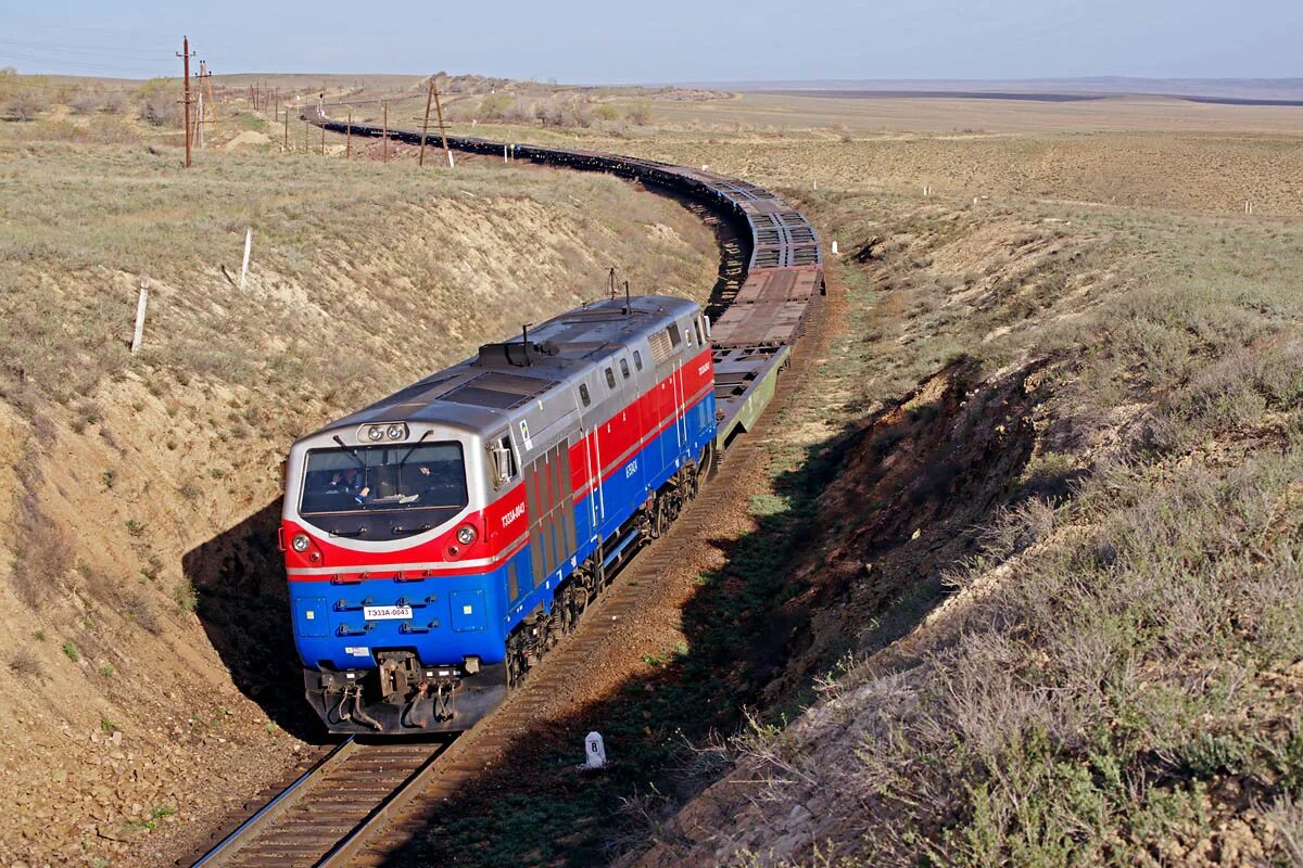 Курсируют ли поезда. Тэ33а. Станция Мулалы Казахстан. Турксиб депо. Турксиб станция.