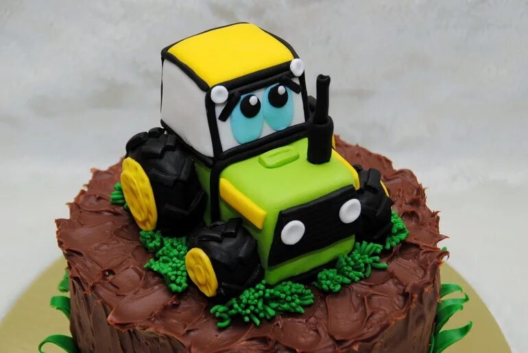Торты тракторы фото. Торт «трактор». Торт с трактором для мальчика. Торт в виде трактора. Торт трактор кремовый.