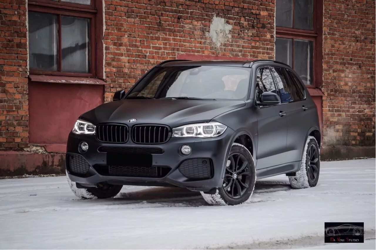 Bmw x5 цвета. БМВ х5 черный. BMW x5 f15 Matte. BMW x5 f15 матовый. БМВ 5х5 черная.