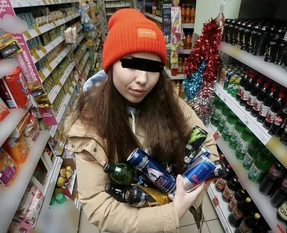 Можно ли в магазин несовершеннолетним. Энергетики несовершеннолетним. Закон о продаже алкоголя несовершеннолетним штрафы. Детям продают энергетики. Можно ли в магазин несовершеннолетним.