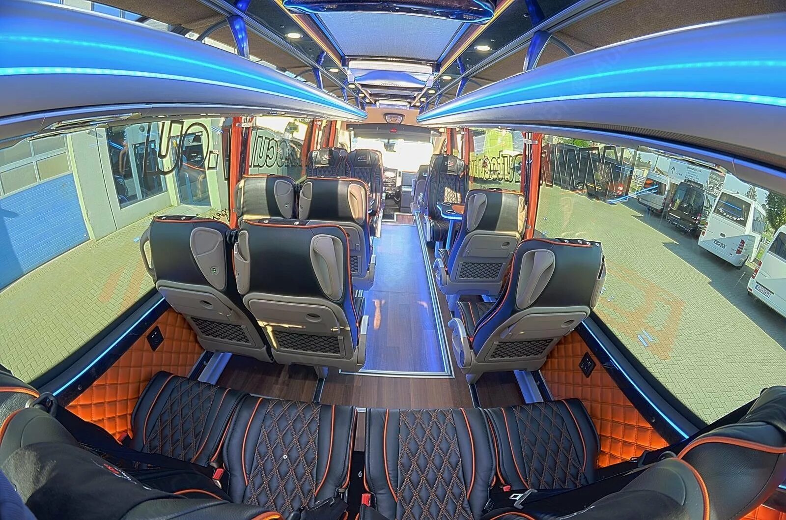 Мерседес спринтер турист. Мерседес Бенц Спринтер турист 2020. Mercedes-Benz Sprinter Bus салон. Mercedes-Benz-Sprinter 2020 интерьер. Mercedes Benz Sprinter 2020 салон.