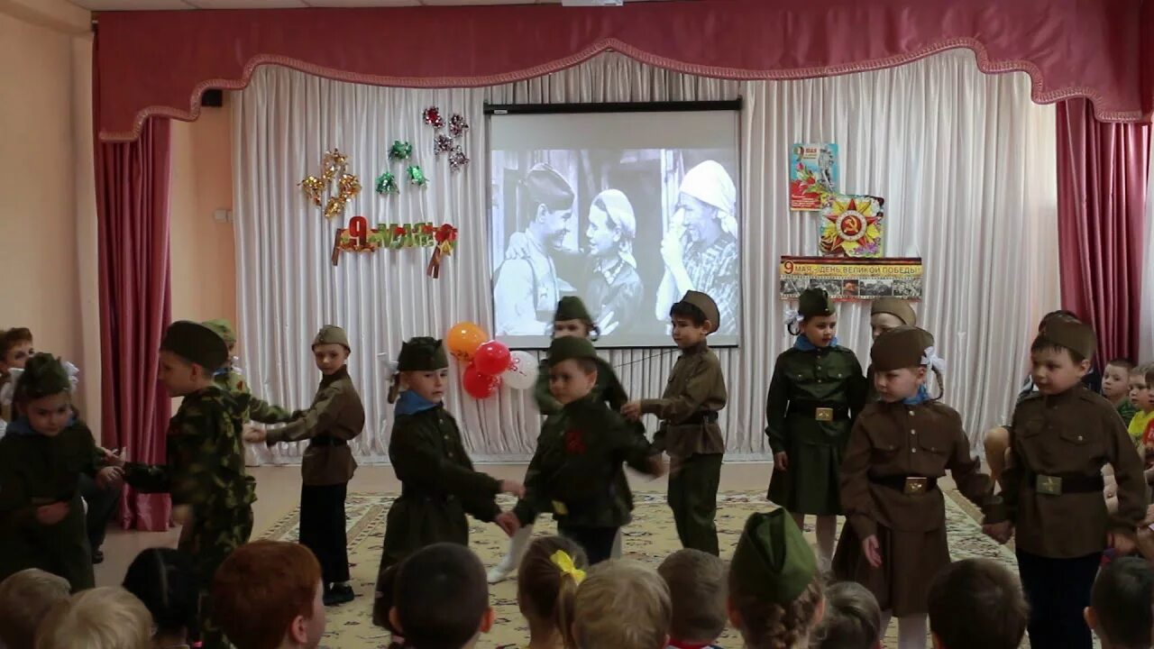 Танец день победы в детском саду видео. Утренник 9 мая в детском саду. Танцы для детсада к 9мая. Танцы на утренник 9 мая. Военный садик танец.