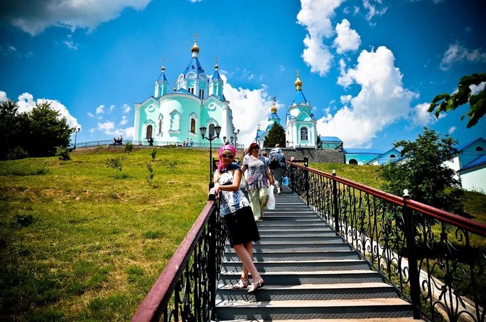 В этом разнообразии коренная. Коренная пустынь курск. монастырь коренная пустынь курская область. коренная пустынь летом. коренная пустынь ступени.