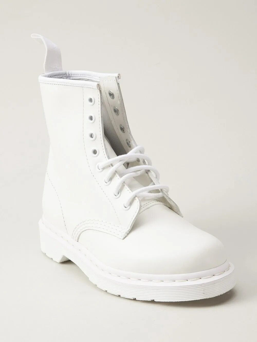 Белые ботинки песня. Dr martens ботинки белые женские 1460. dr martens белые ботинки женские. dr martens mono white. белые мартинсы 1461.