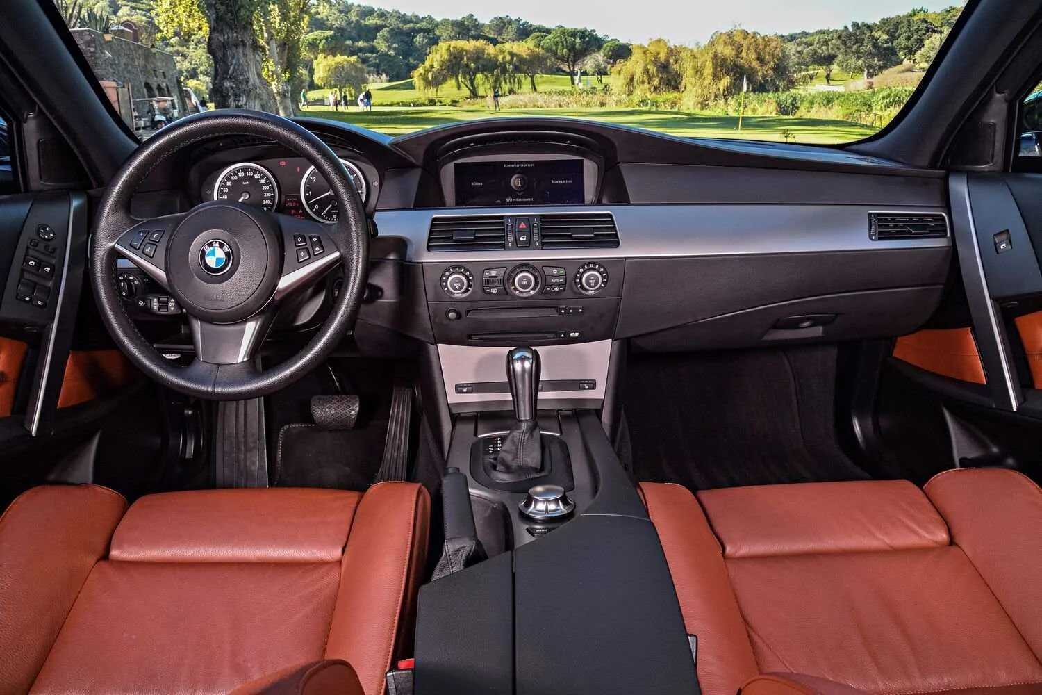 BMW e60 салон. BMW 5 e60 салон. BMW e60 Interior. BMW 530 e60 салон. Системы бмв е60