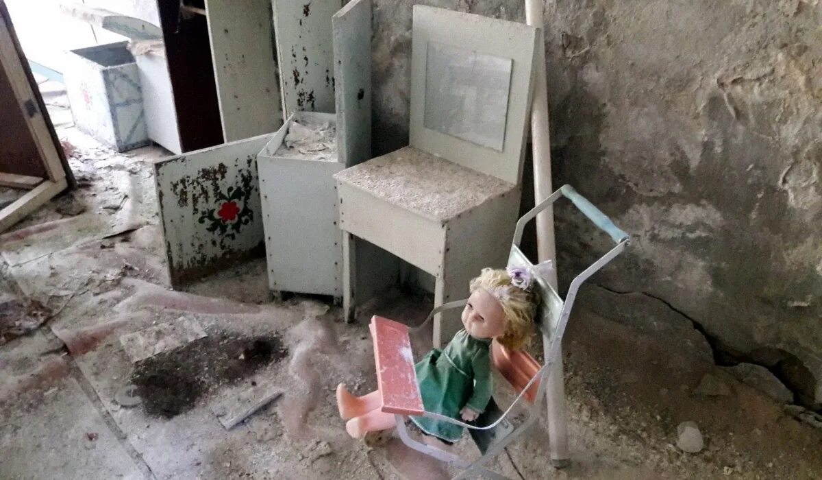 Чернобыль город призрак. Припять авария на чернобыльской аэс. Люди после припяти. Чернобыль припять 2022. Чернобыль взрыв припять.