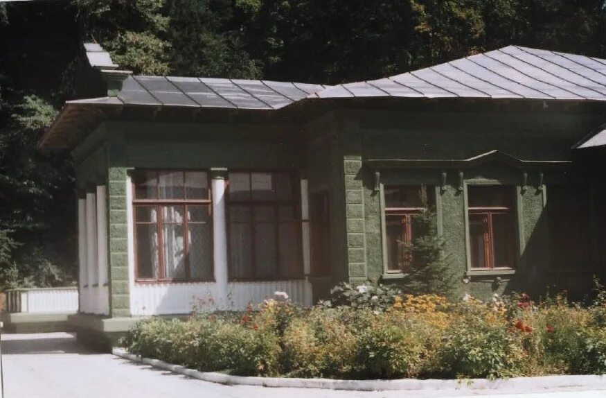 Дача сталина в сочи зимой. Дача вождя. Дача сталина в кунцево. Дача вождя. Дача сталина зеленая роща сочи.