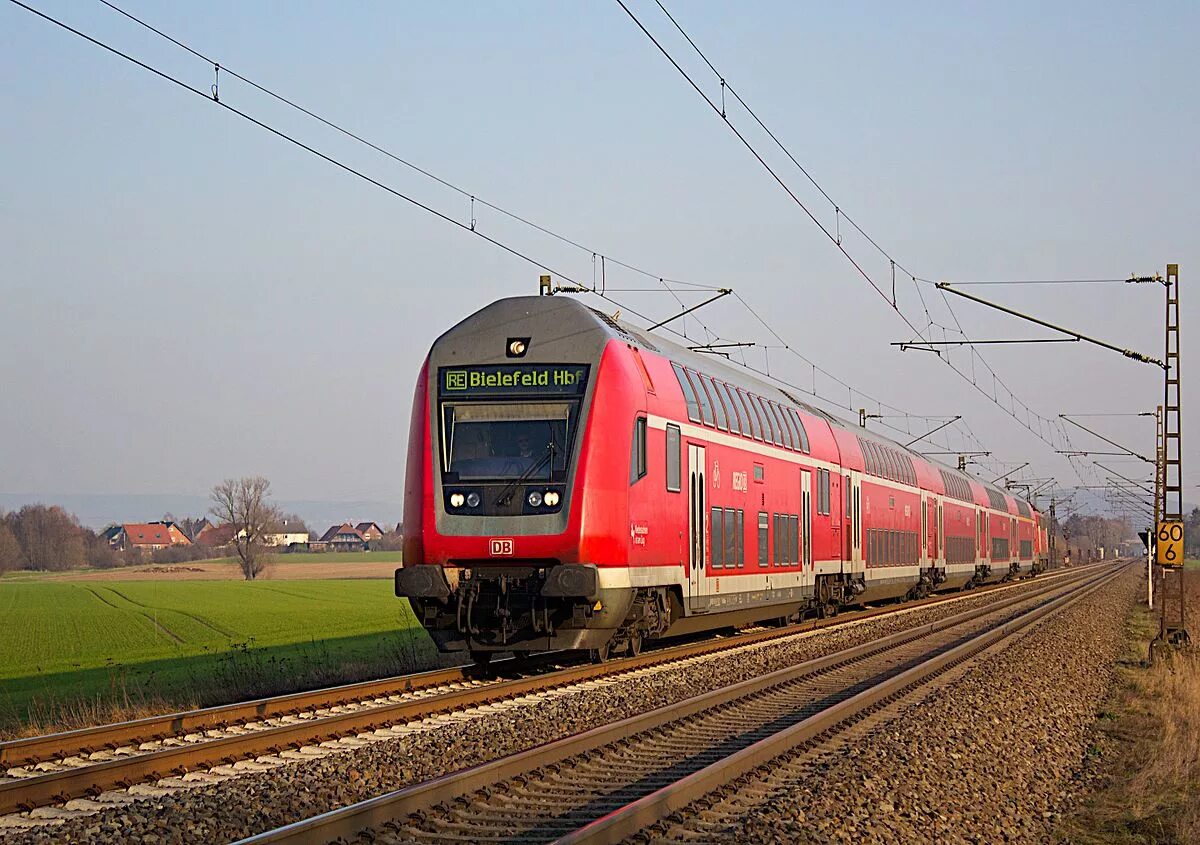 Электричка в Германии Regional Express. Regio DB поезд. Поезд Deutsche Bahn. DB class 102.