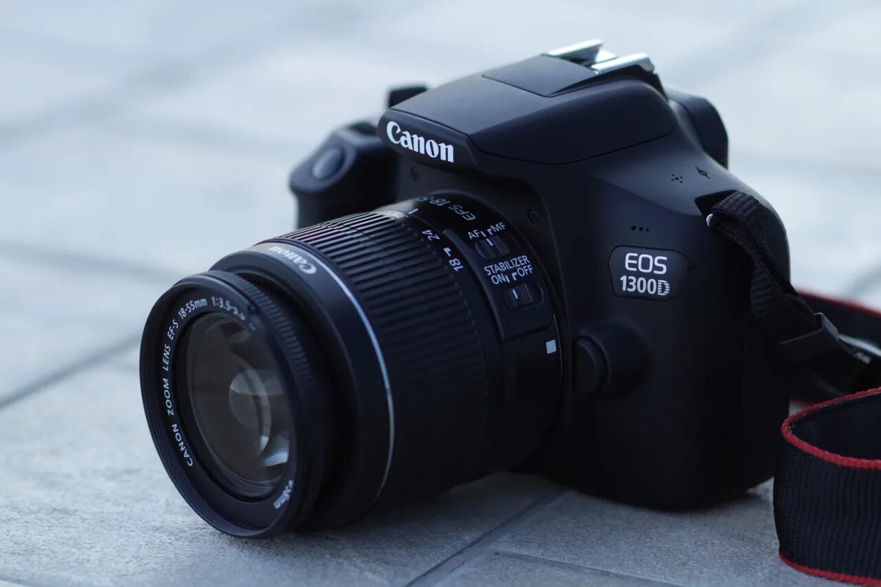 Зеркальный фотоаппарат canon eos. Фотоаппарат Canon 1300d. Фотоаппарат EOS 1300d. Фотоаппарат Кэнон 1300 д.