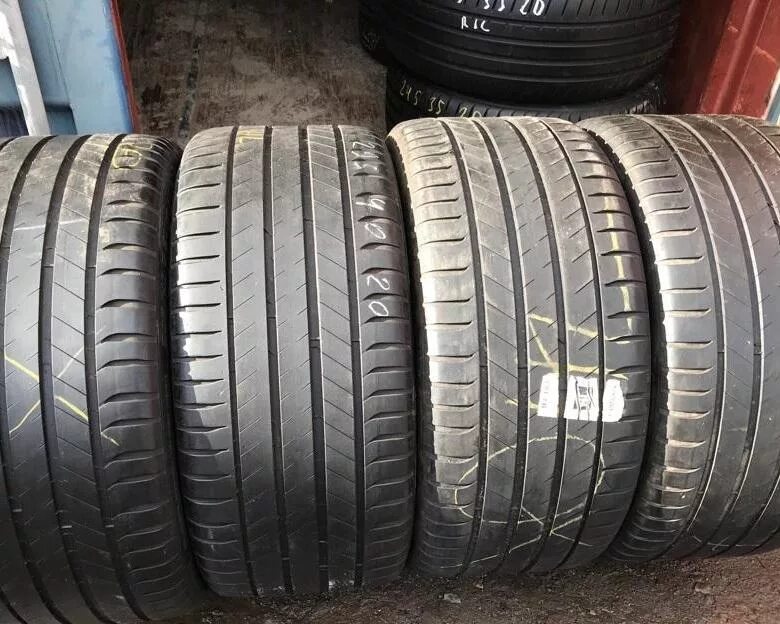 Michelin latitude sport. Michelin Latitude Sport 3 295 40 20. Мишлен Латитуде спорт 3 р16. Шины 295/50/20. Трещина Michelin Latitude Sport 3.