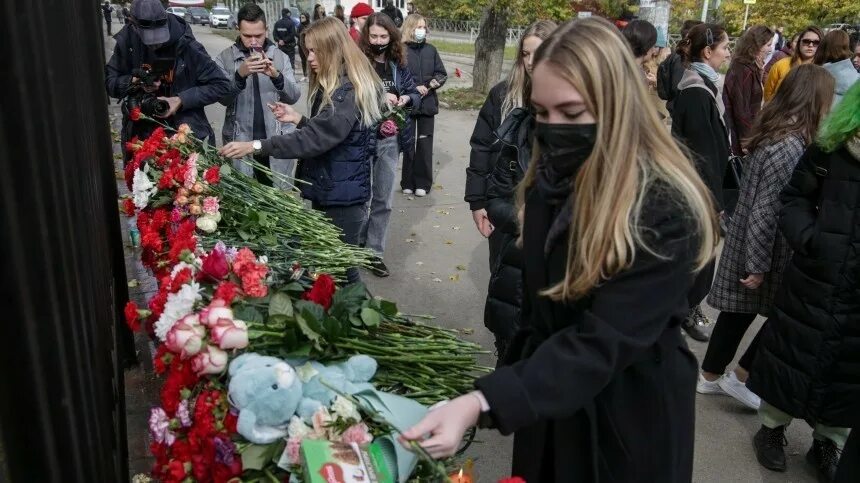 Прощание с миром. Пермь прощание с погибшими студентами. Похороны жертв стрельбы в Перми.