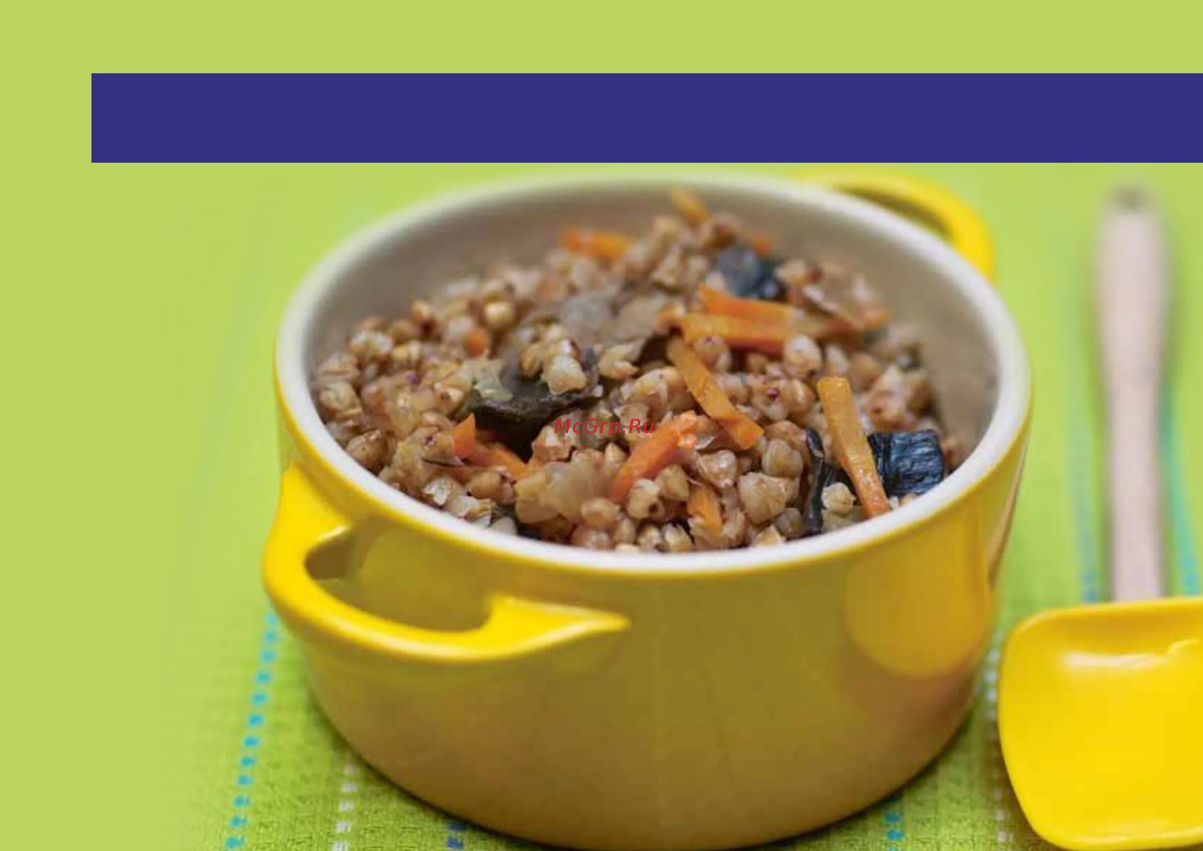 перловка в горшочке с овощами и грибами. каша в горшочке с грибами. перловка в горшочке в духовке. каша в горшочке с грибами. горшочек каши на столе.