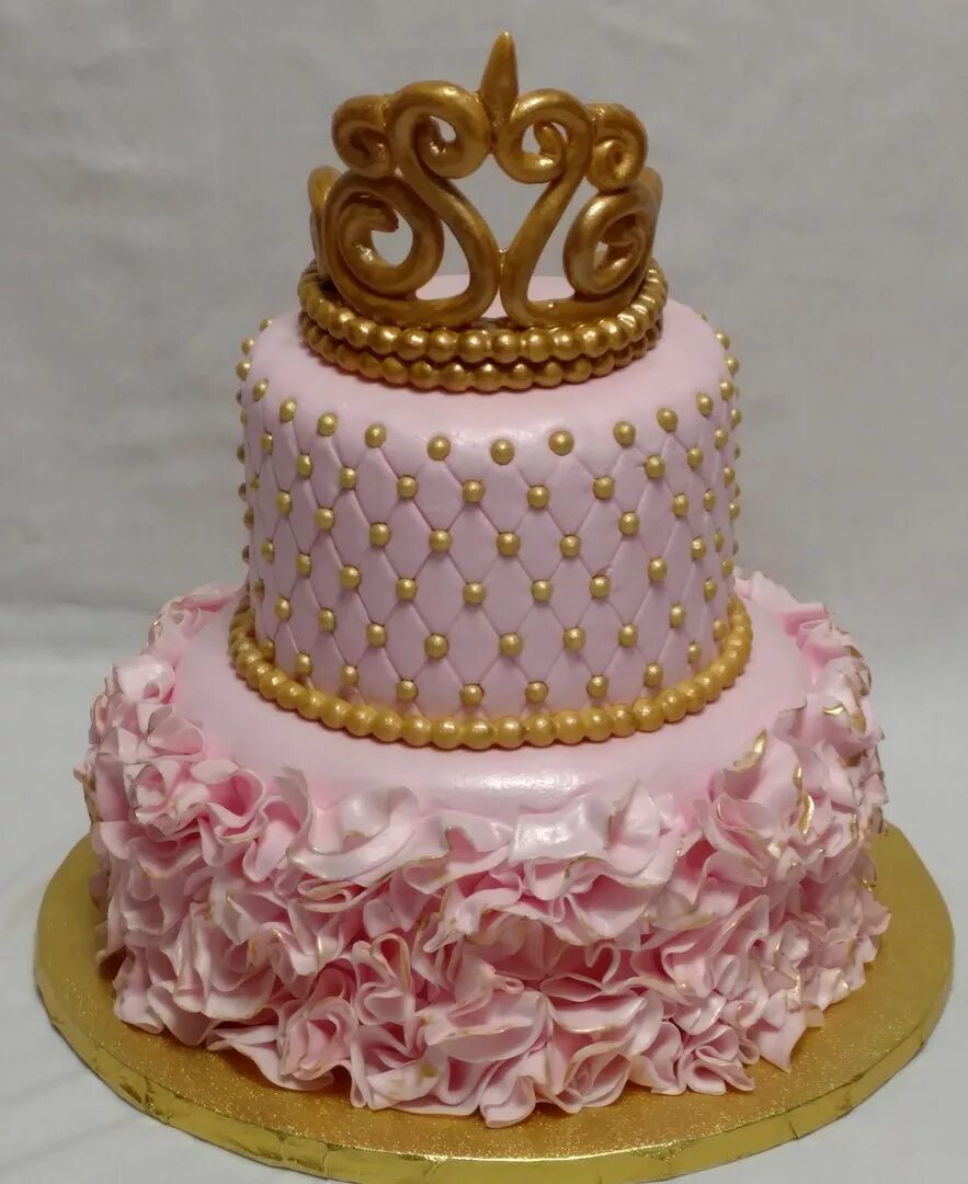 Красивые торты для девочек. Торт с короной для девочки. Торт девочка. Двухъярусный торт для девочки.
