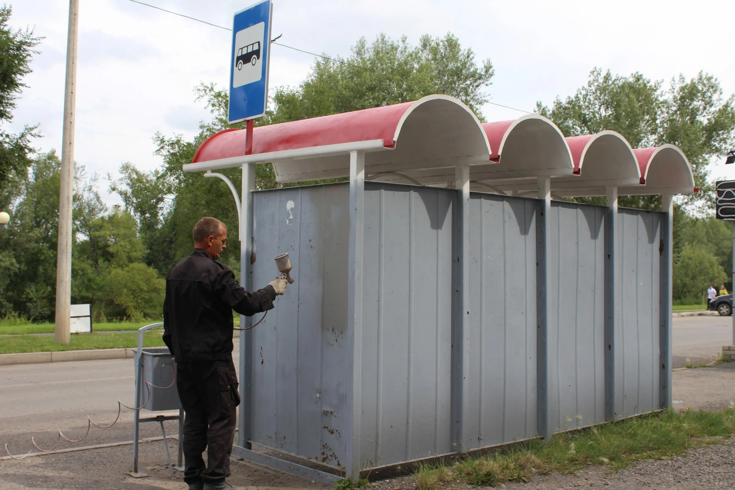 Остановка угрожать. Современные остановки общественного транспорта. Остановочный павильон в России. Зона остановки общественного. Остановки Абакан.