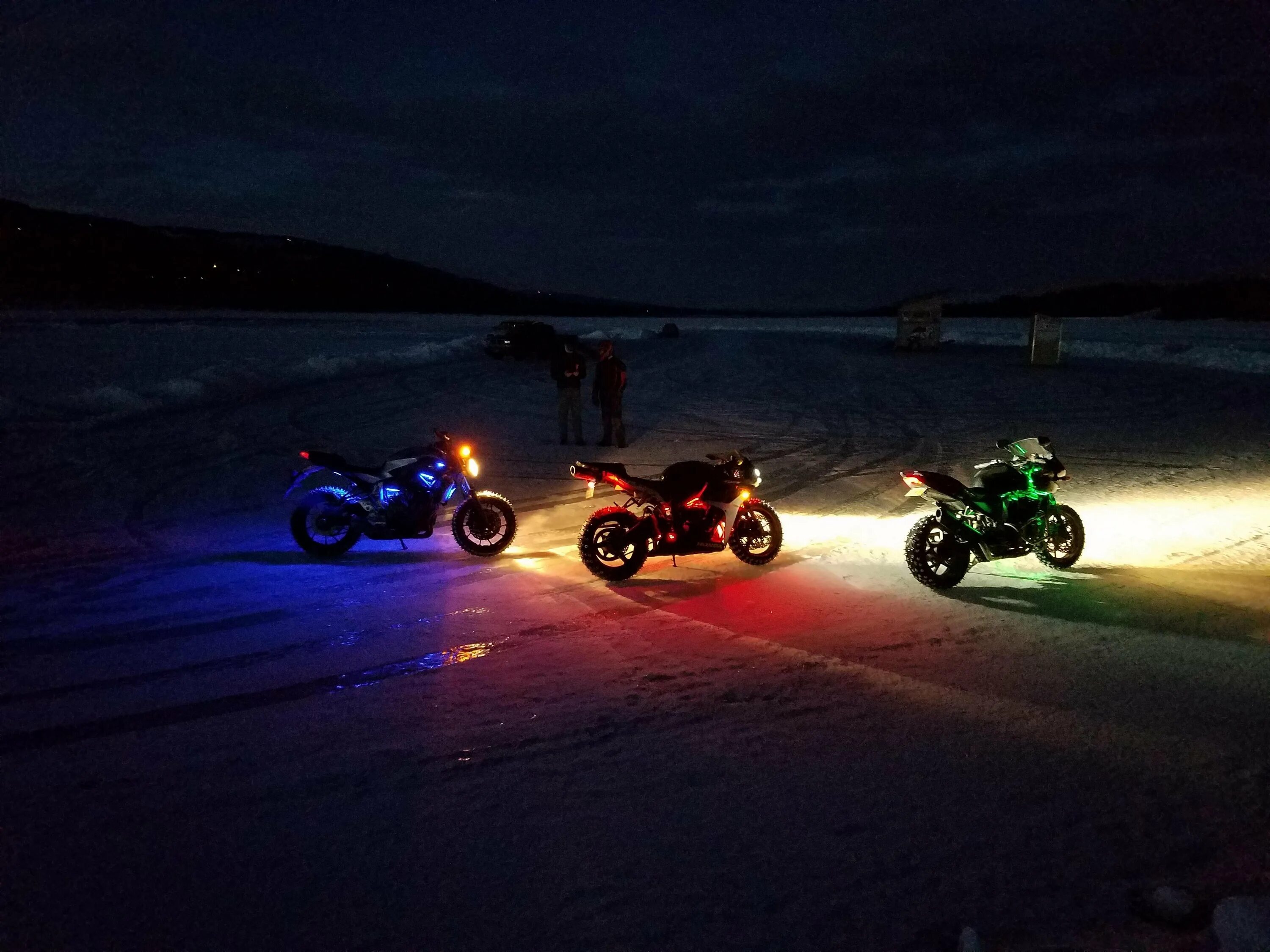 Светящиеся мотоциклы. Мотоцикл ночью. Мото ночь. Байк ночью.
