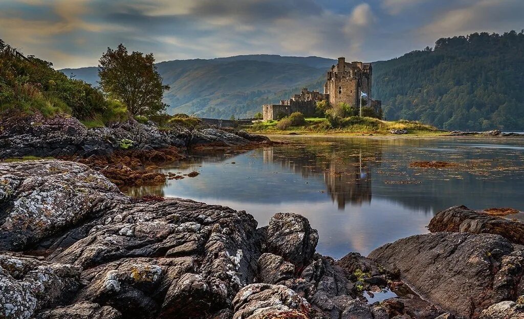 Scotland is beautiful. Замок Эйлен-Донан. Эйлен Донан Шотландия. Замок Дуарт Шотландия. Шотландский замок Эйлен Донан.