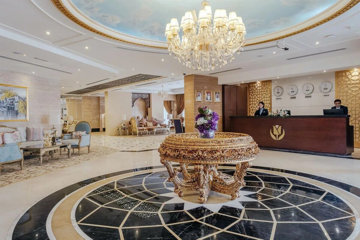 Crystal plaza al. Crystal Plaza al Majaz (ex. Tulip Inn al Khan) 4* Шарджа, 700 м до моря. Кристалл Плаза Шарджа 4. Шарджа Аль Хан отель. Отель Crystal Plaza al Majaz Hotel 4.