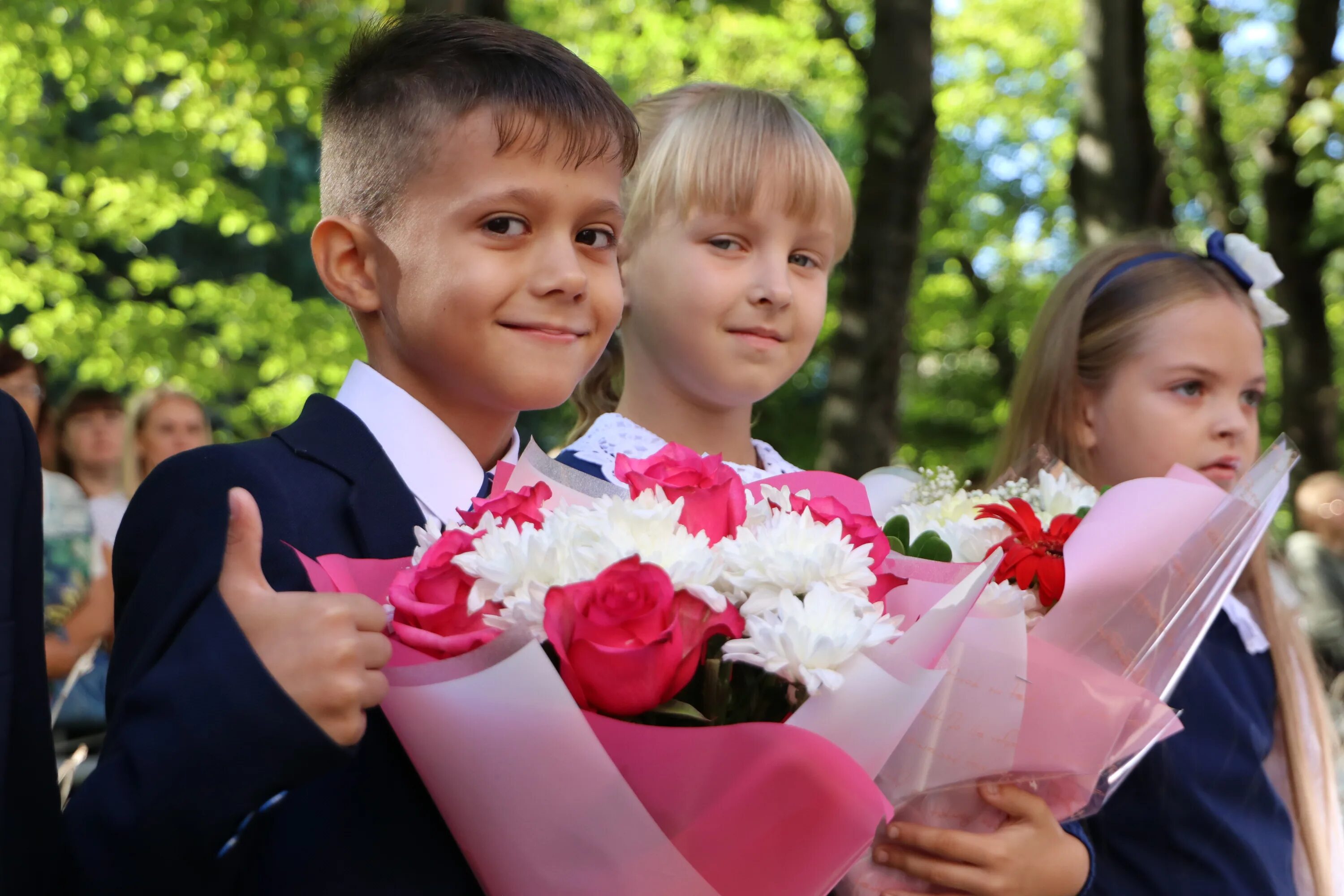 Первого сентября 2018. 1 сентября мичуринск. школа 4 мичуринск. 18 школа города мичуринска. заставка родители школа первый класс.
