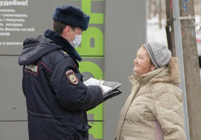 Новости пенсионерам мвд на сегодня. Пенсионеры полиции. Пенсионерка и полицейский. Милиционер пенсионер. Бабушка полицейский.